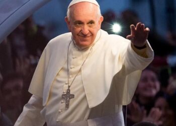 El Vaticano autoriza la bendición de parejas del mismo sexo