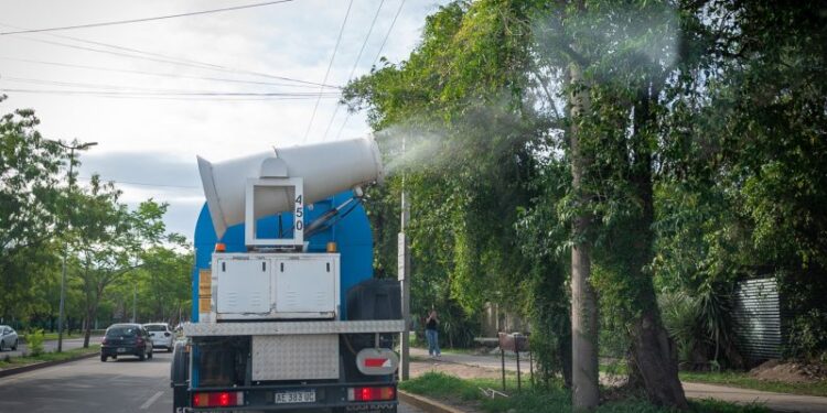 Dengue: hoy fumigan en la zona suroeste de la ciudad