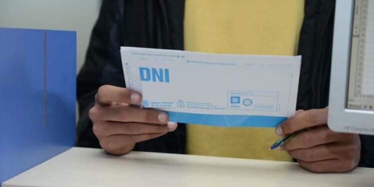 Aumentó la tarifa para obtener el DNI y el pasaporte