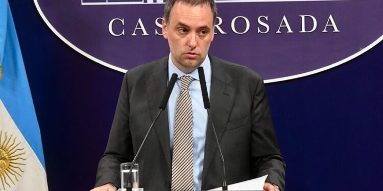 El Gobierno ratificó que descontará el día a los empleados públicos que participen del paro