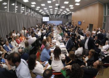 Ley Ómnibus: el oficialismo logró el dictamen de mayoría junto a bloques "dialoguistas" en Diputados