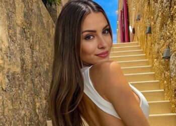 Quién es Emily Pellegrini, la influencer creada con IA que causa furor