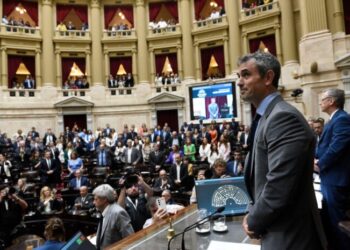 Comienza el debate de la ley ómnibus en Diputados