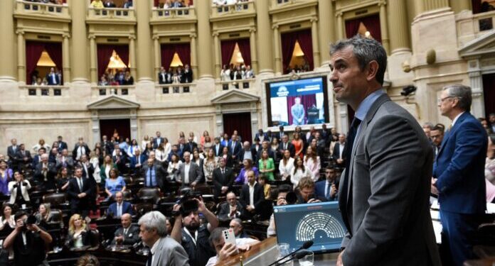 Comienza el debate de la ley ómnibus en Diputados