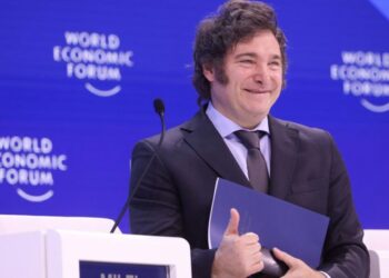 Milei regresa a la Argentina tras su viaje al Foro de Davos