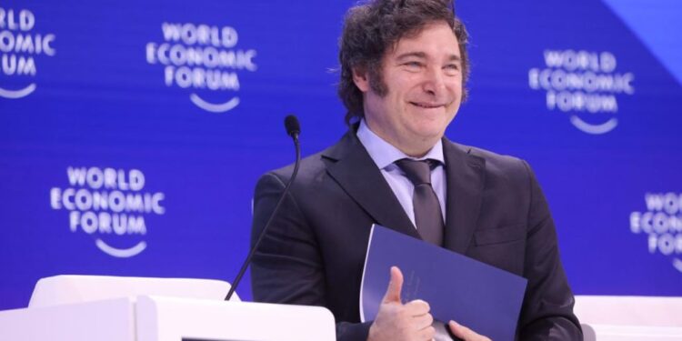 Milei regresa a la Argentina tras su viaje al Foro de Davos