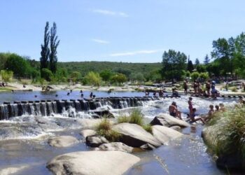 Cabalango: una nena se ahogó en el río y la familia afirma que la "aspiró un caño"
