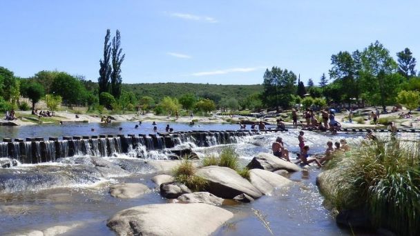 Cabalango: una nena se ahogó en el río y la familia afirma que la "aspiró un caño"