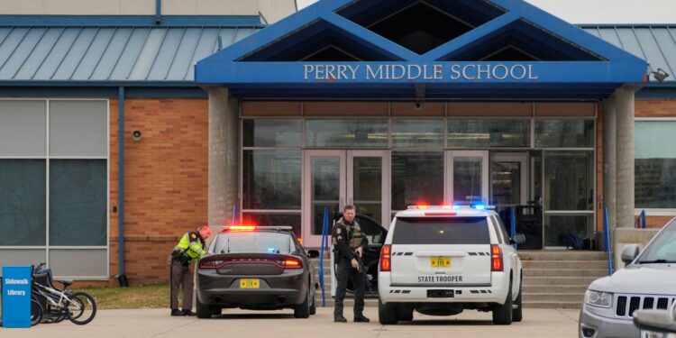 Estados Unidos: tiroteo en un colegio dejó varios heridos