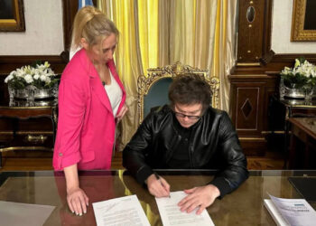 Milei le envió una carta al papa Francisco para invitarlo a que visite la Argentina