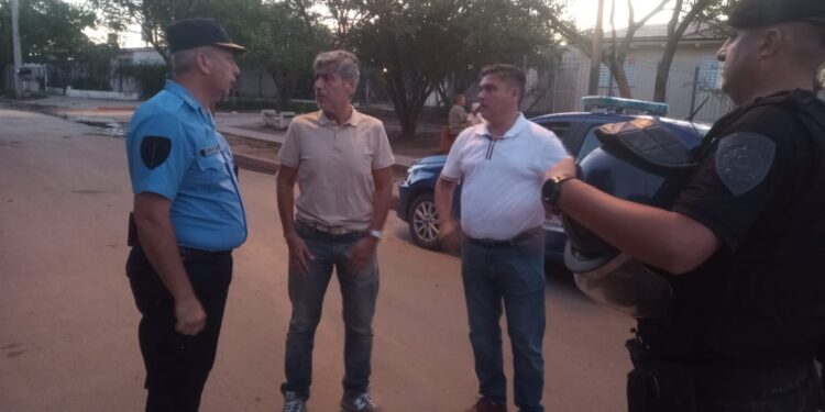 El ministro Quinteros acudió a Ciudad Evita tras el tiroteo a una comisaría