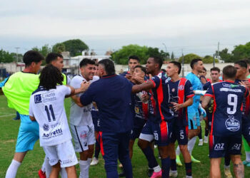 Severa sanción para los hinchas de Juniors que agredieron a un jugador