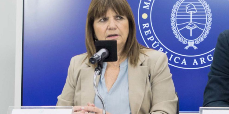 Bullrich anunció que Prefectura Naval podrá utilizar todo tipo de armas