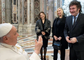 Milei participó de la canonización de Mama Antula: cómo fue el encuentro con el Papa