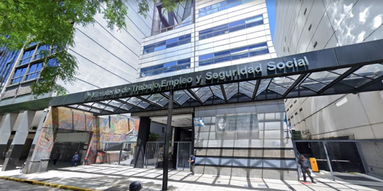 El Consejo del Salario se reúne y habrá protestas de organizaciones sociales