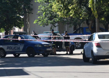 Robo de un auto, tiroteo y un sospechoso herido en Córdoba