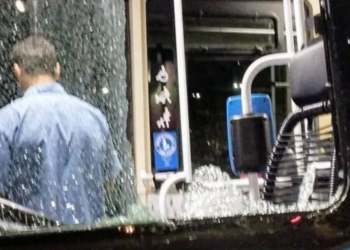 Rosario sin colectivos y taxis ante nuevas amenazas