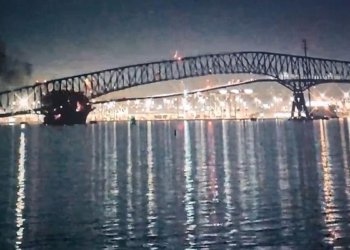 Un barco chocó contra un puente y originó un derrumbe en Estados Unidos