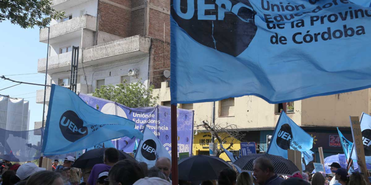 Paro docente en Córdoba en reclamo salarial