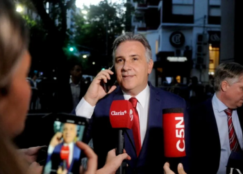 Llaryora ve «con más chance que pueda salir la ley bases», tras la reunión con el Gobierno