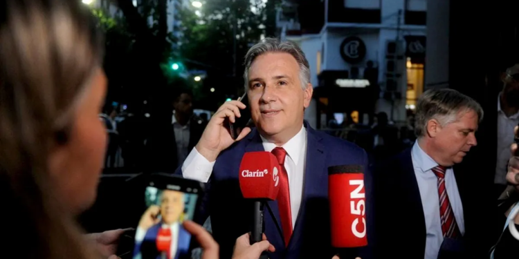 Llaryora ve «con más chance que pueda salir la ley bases», tras la reunión con el Gobierno