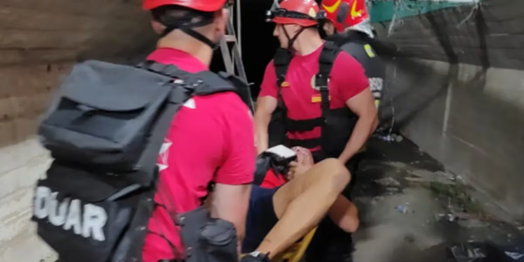 Dos hinchas cayeron a la fosa del Kempes durante el partido River-Estudiantes