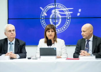 Bullrich presentó el reglamento para el uso de armas de fuego de las fuerzas federales