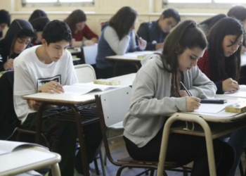 Más de 15.000 estudiantes pasaron de escuelas privadas a públicas este año en Córdoba