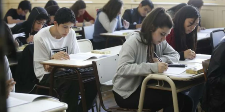 Más de 15.000 estudiantes pasaron de escuelas privadas a públicas este año en Córdoba