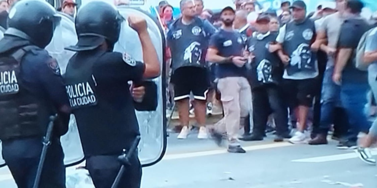 Incidentes y tensión con la policía en Puente Saavedra y Pueyrredón
