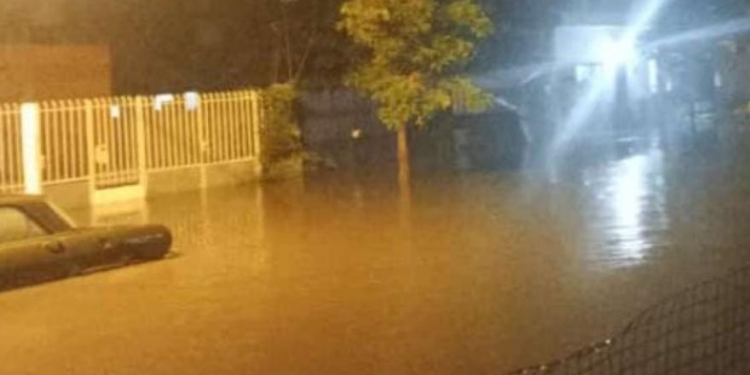 Temporal en el AMBA: una mujer fallecida, inundaciones y voladura de techos