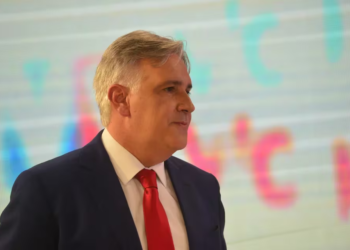 Docentes recibirán aumento en los salarios por decreto