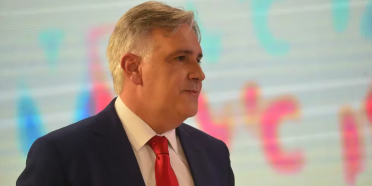 Docentes recibirán aumento en los salarios por decreto