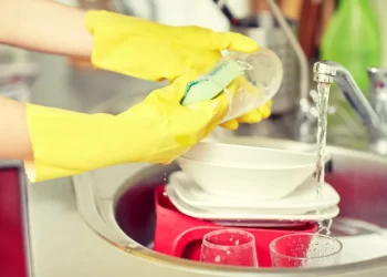 Aumento para empleadas domésticas: a cuánto sube la hora y el mes en abril y mayo