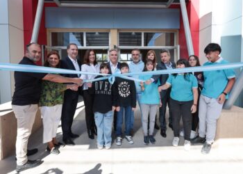 Llaryora inauguró la escuela Proa "Evelina Feraudo" en San Francisco