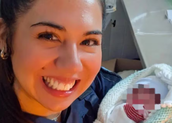 Personal policial asistió a una joven madre que dio a luz en plena calle