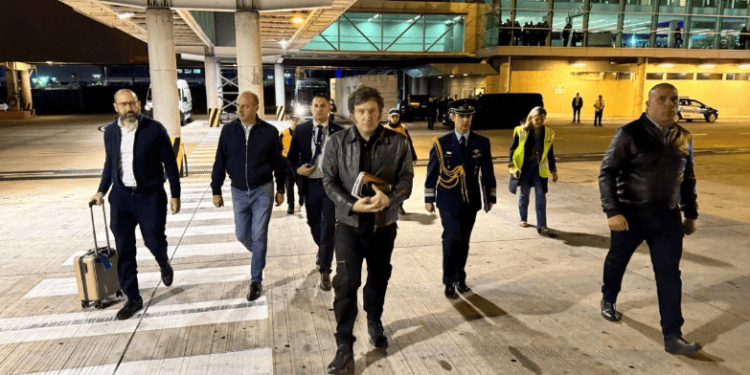 Milei llegó a Miami para recibir una distinción y encontrarse con Elon Musk