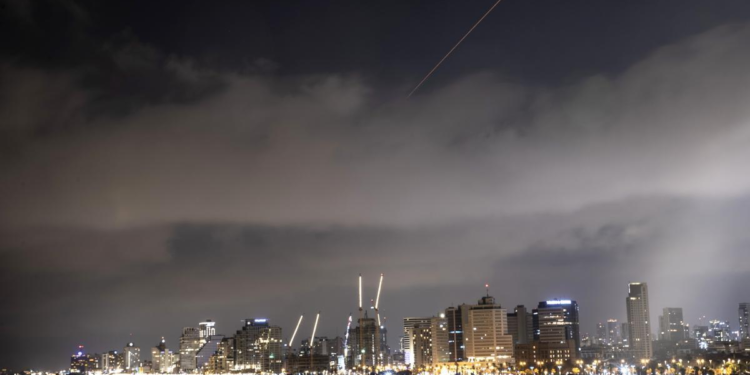 Cómo se vivió en Irán el ataque contra Israel y qué piensan los iraníes de las factibles represalias