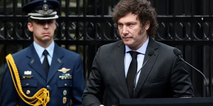 En el acto homenaje a los caídos en Malvinas, Milei convocó a una «nueva era de reconciliación» con las fuerzas armadas