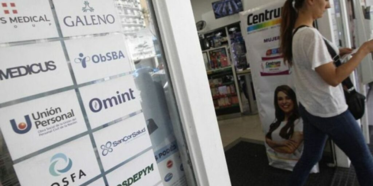 El Gobierno ordenó a las prepagas retrotraer los precios a diciembre de 2023