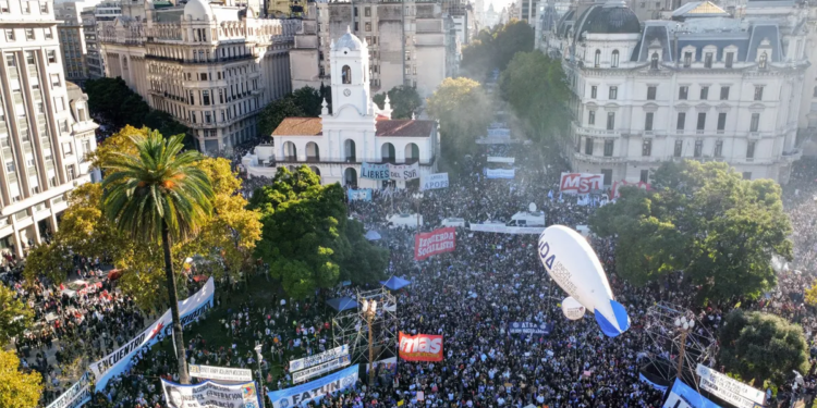 Masiva marcha universitaria: unas 800 mil personas se movilizaron en defensa de la educación pública