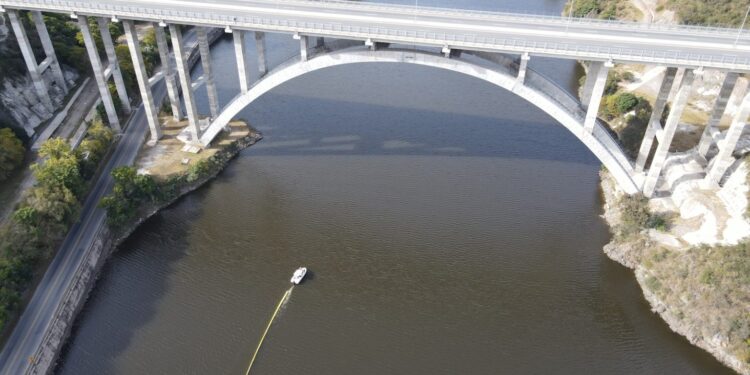 Efectuaron tareas de remediación en la cuenca del lago San Roque