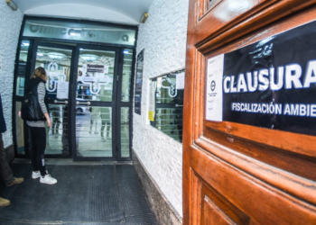 Clausuraron la Clínica Chutro por arrojar residuos patógenos en la vía pública