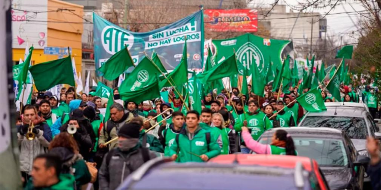 El Gobierno convocó a paritaria estatal para hoy a las 15 y ATE espera que la propuesta sea en un solo pago