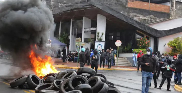 Crece la tensión en Misiones por octavo día: la fuerza policial y los docentes mantienen el reclamo salarial