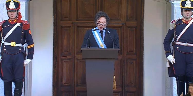 El presidente Milei encabezó el acto central por el 25 de mayo desde el Cabildo de Córdoba