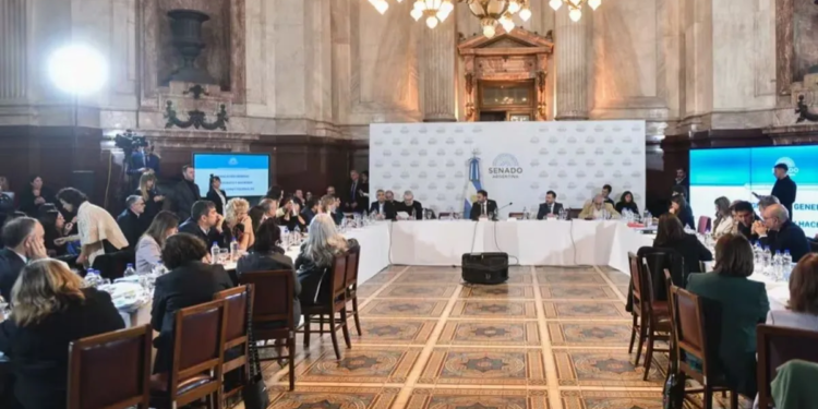 Ley Bases: hubo dictamen en el Senado