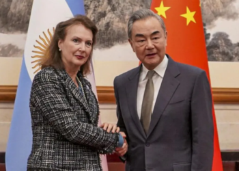 Mondino dijo que "los chinos son todos iguales": su aclaración ante la frase