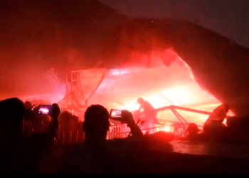 Escenario colapsa durante un acto electoral en Mexico