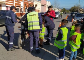 Córdoba capital: proponen reducir la velocidad en zonas de escuelas, clubes y plazas a 20 kilómetros por hora